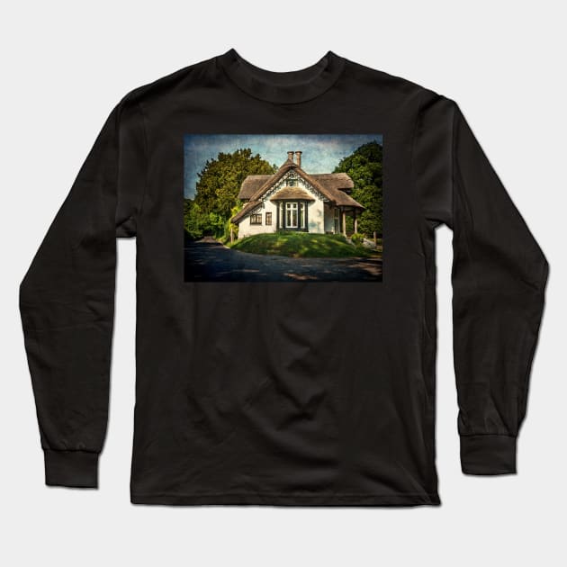 A Thatched Cottage At Sulham Long Sleeve T-Shirt by IanWL